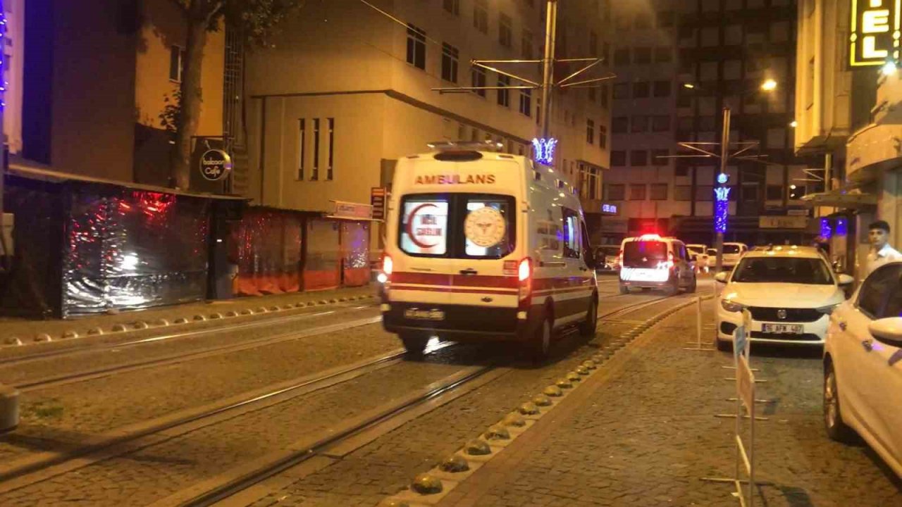 Gece kulübünde başlayan kavga sokağa taştı: 1 kişi bıçaklanarak yaralandı