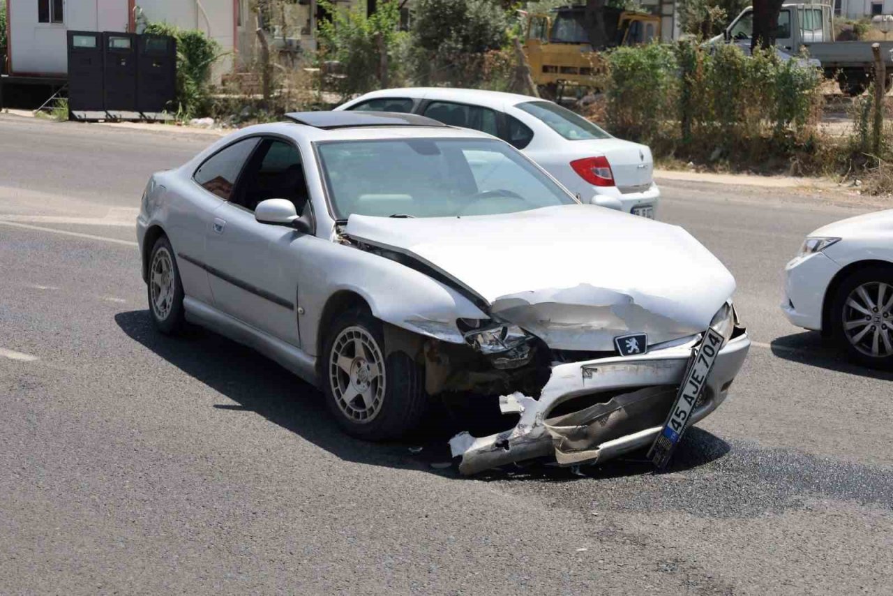 Turgutlu’da zincirleme kaza: 2 yaralı