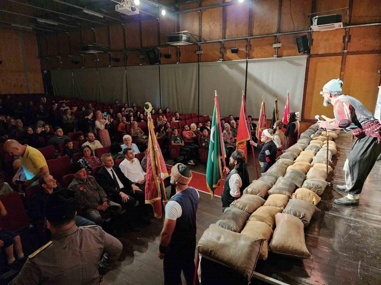 Milli mücadele döneminde 150 gönüllü ile destan yazmışlardı, tiyatro gösterisiyle anıldılar