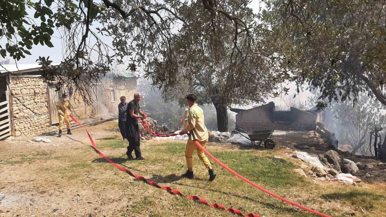 Osmaniye’deki orman yangını: 3 ev kullanılamaz hale geldi müdahale sürüyor