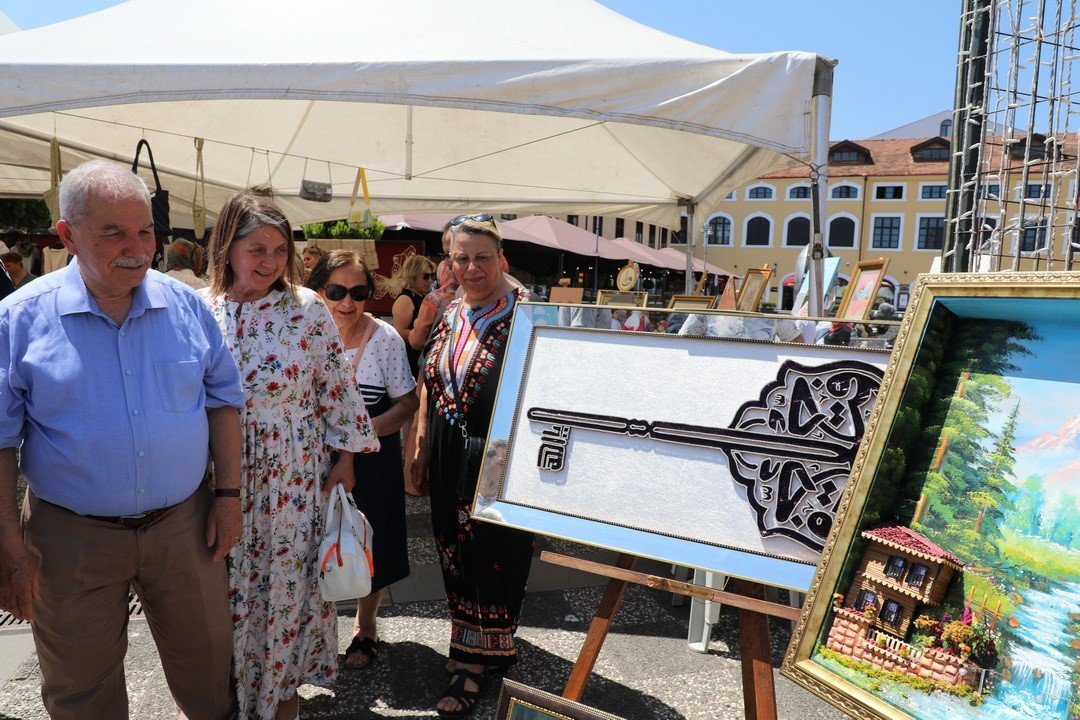 El sanatları kursları yıl sonu sergisi