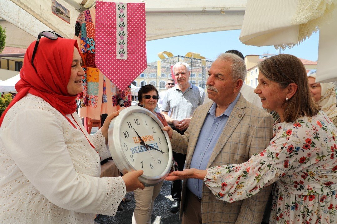 El sanatları kursları yıl sonu sergisi