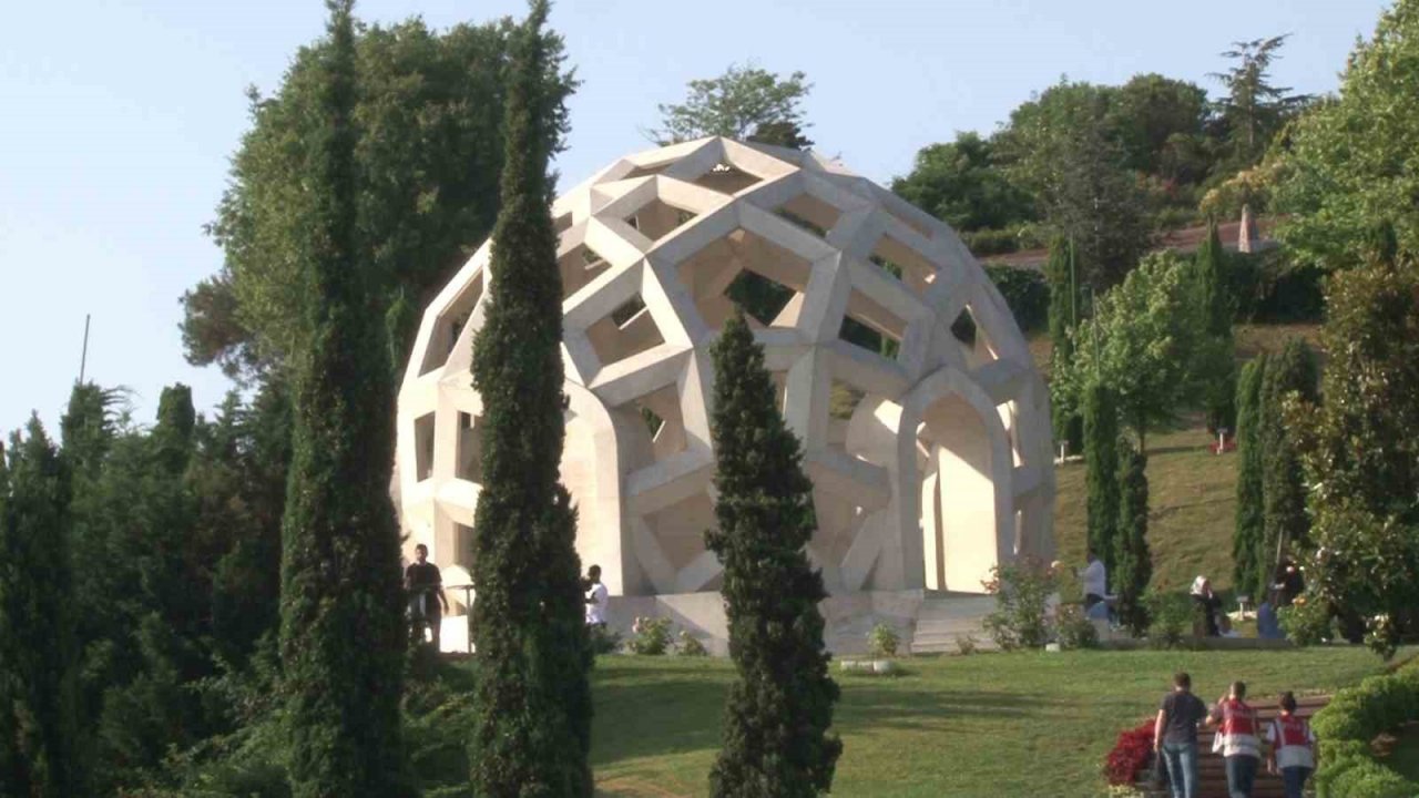 Darbenin 7’nci yılında dev Türk bayrağı 15 Temmuz Şehitler Köprüsü’ne asıldı