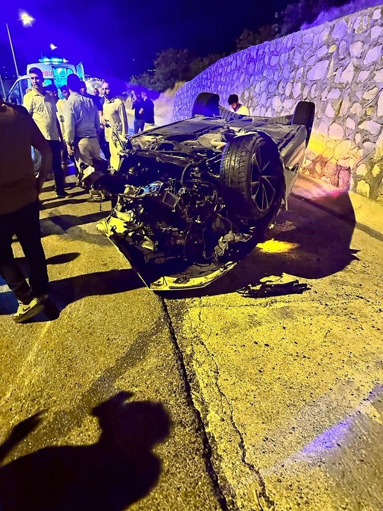 Siirt’te otomobil takla attı: 3 yaralı
