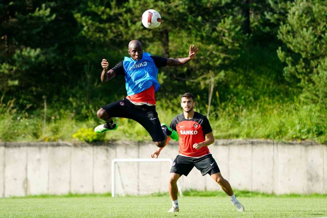 Gaziantep FK Teknik Direktörü Erdal Güneş, transfer sinyali verdi