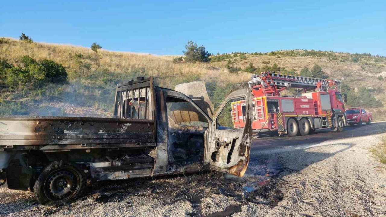 Ses sistemi alev aldı, kamyonet kullanılamaz hale geldi