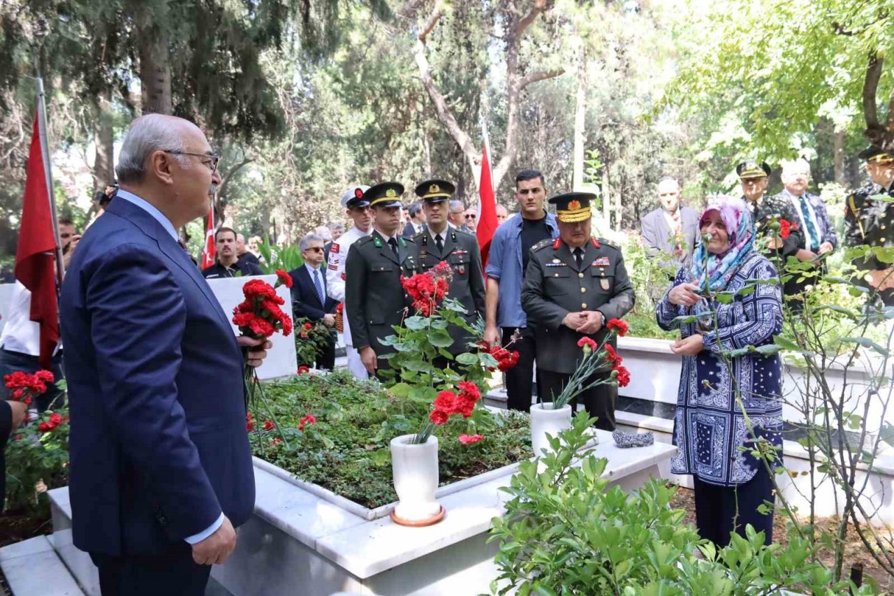 15 Temmuz şehitleri İzmir’de dualarla anıldı