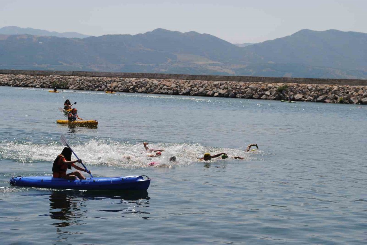 Triatlon yarışlarında bisikletten düşen kadın sporcu gözyaşlarına boğuldu