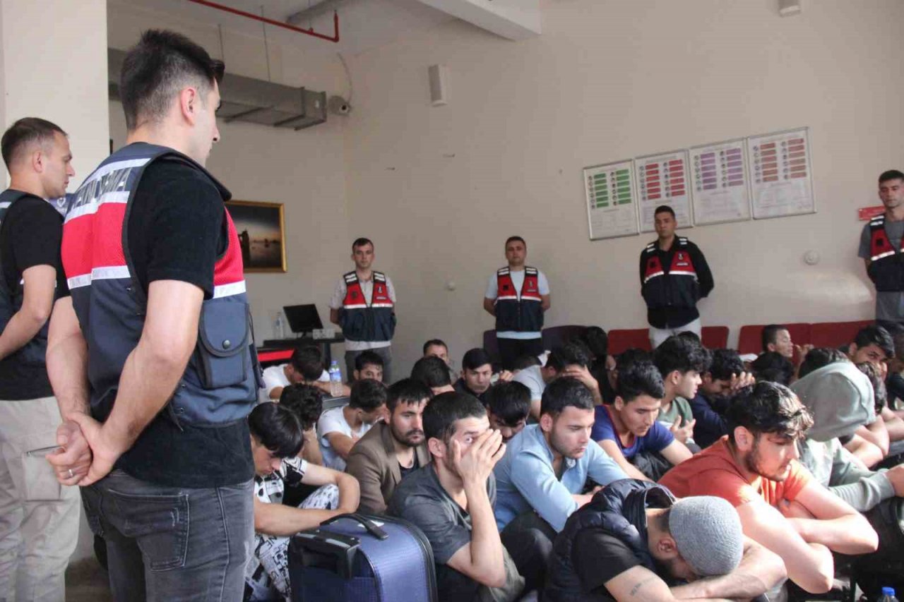 Kocaeli’de yakalanan 138 düzensiz göçmen sınır dışı ediliyor