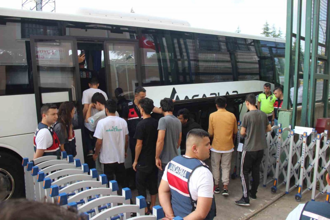 Kocaeli’de yakalanan 138 düzensiz göçmen sınır dışı ediliyor