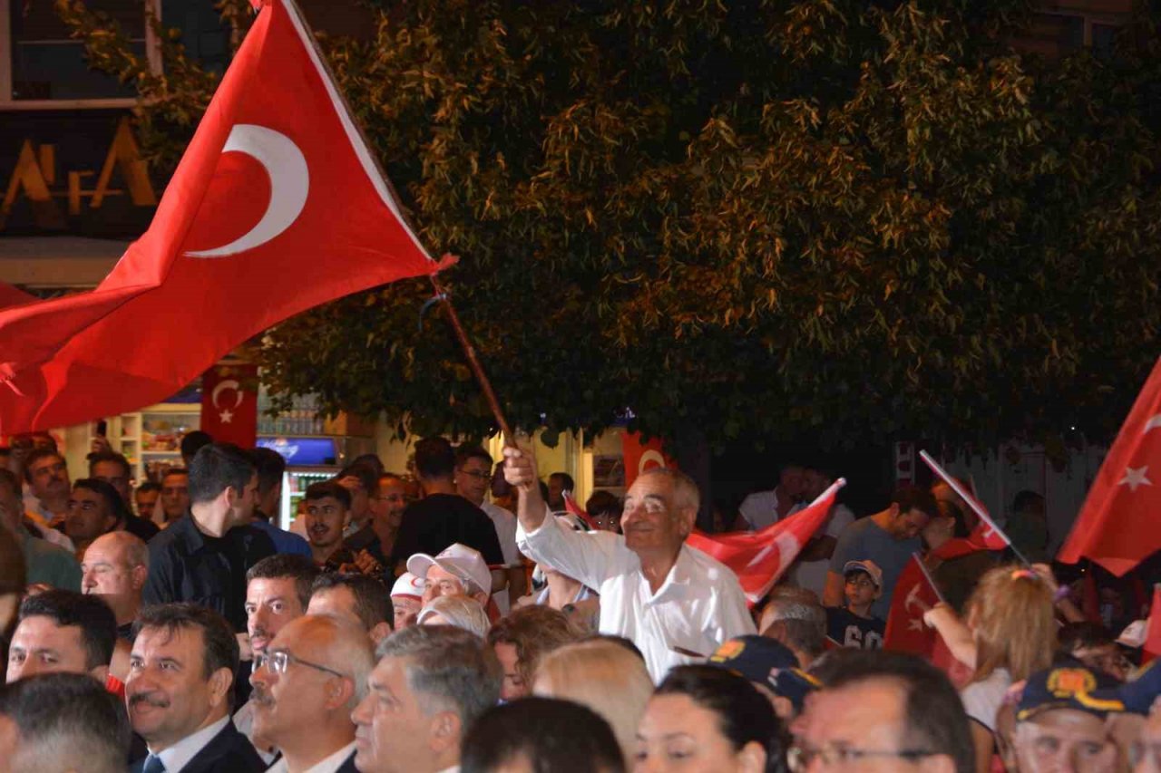 Balıkesir’de 15 Temmuz demokrasi nöbeti