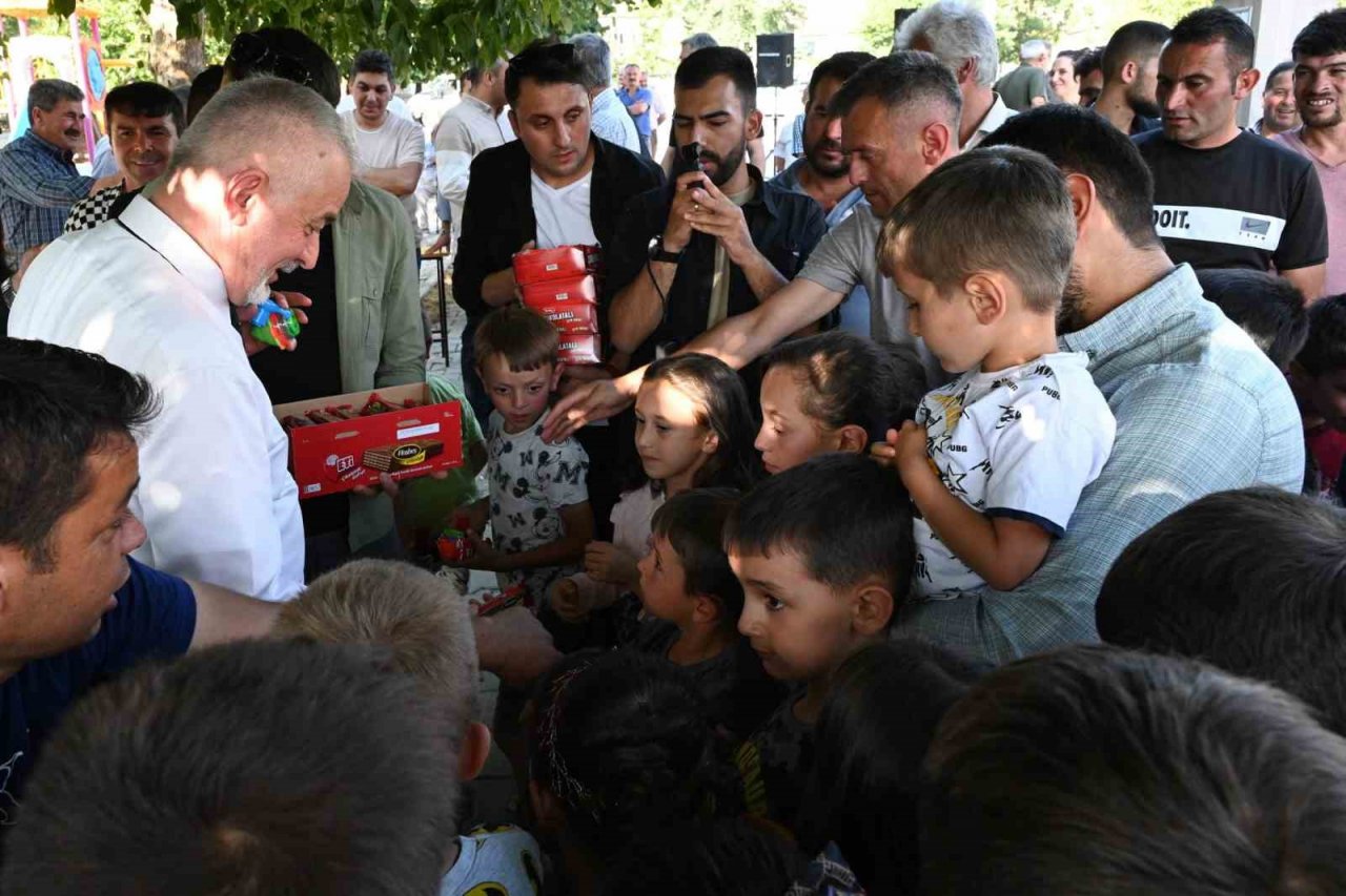 Başkan Başdeğirmen: “Köylerimize her türlü hizmeti ulaştırmaya devam ediyoruz”