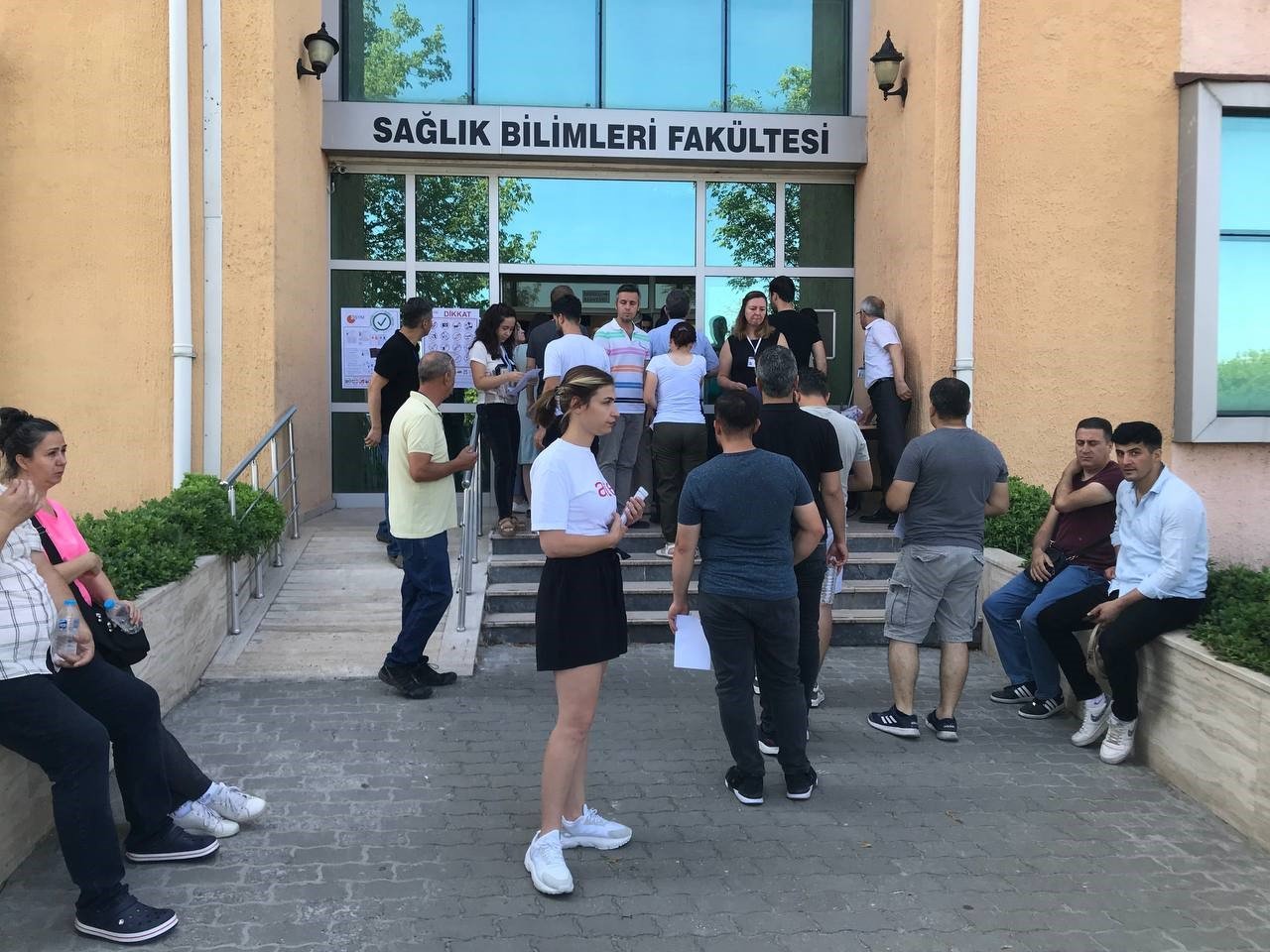 DGS’ye geç kalanlar kapıdan döndü