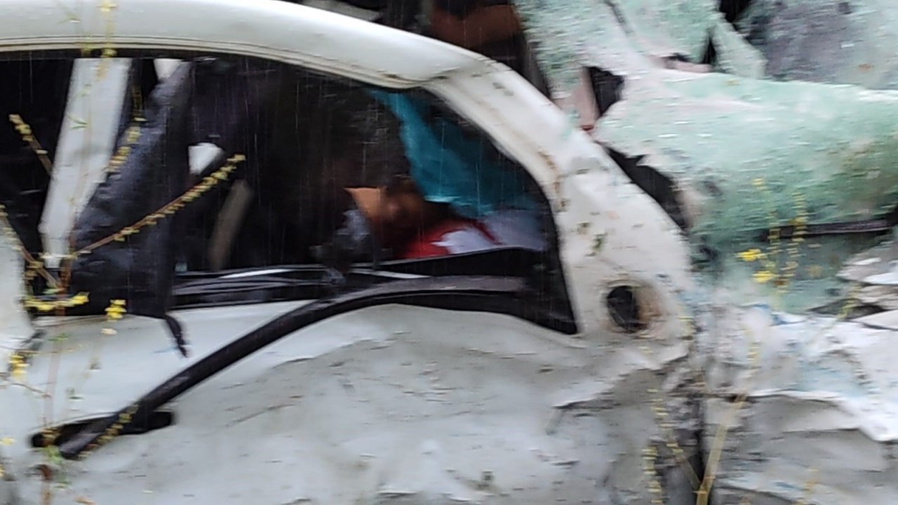 Giresun’da karşı şeride geçen otomobil minibüsle çarpıştı: 1 ölü, 10 yaralı