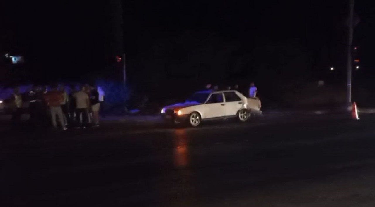 Antalya’da kırmızı ışık ihlali kaza getirdi: 1 yaralı