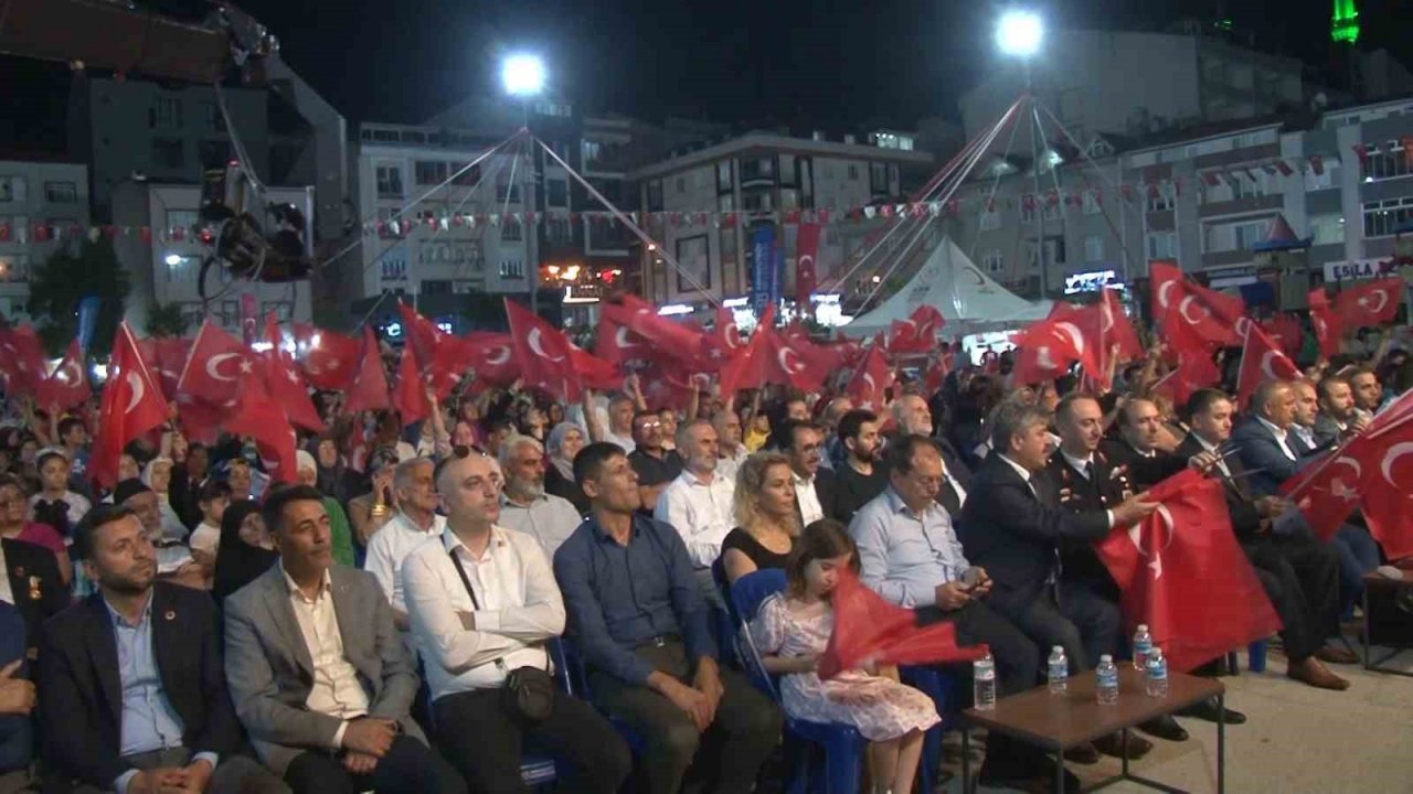 15 Şehitleri ve Gazileri Arnavutköy’de anıldı