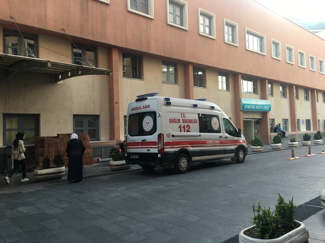 Batman’da kıskançlık krizine giren koca eşini bıçaklayarak ağır yaraladı