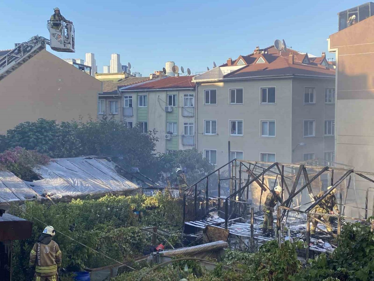 Beyoğlu’nda serada çıkan yangın paniğe neden oldu