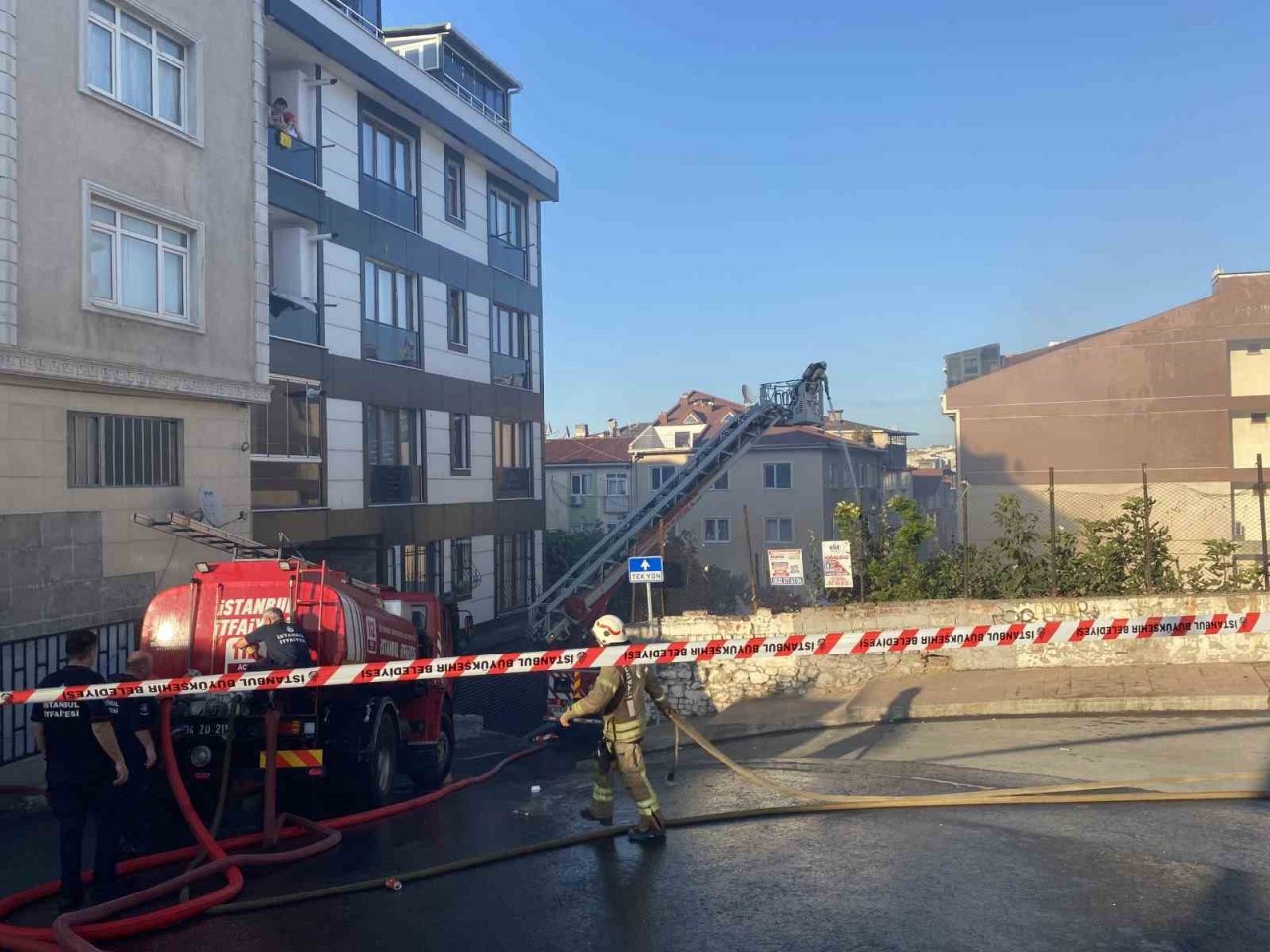 Beyoğlu’nda serada çıkan yangın paniğe neden oldu