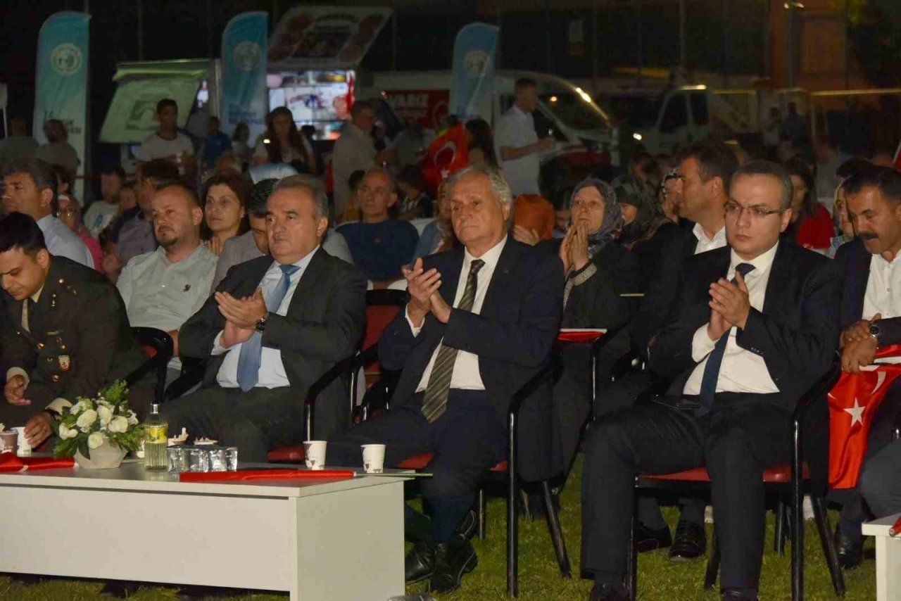 Bozüyük’te 15 Temmuz Demokrasi ve Milli Birlik Günü anma programı şehitlikte başladı