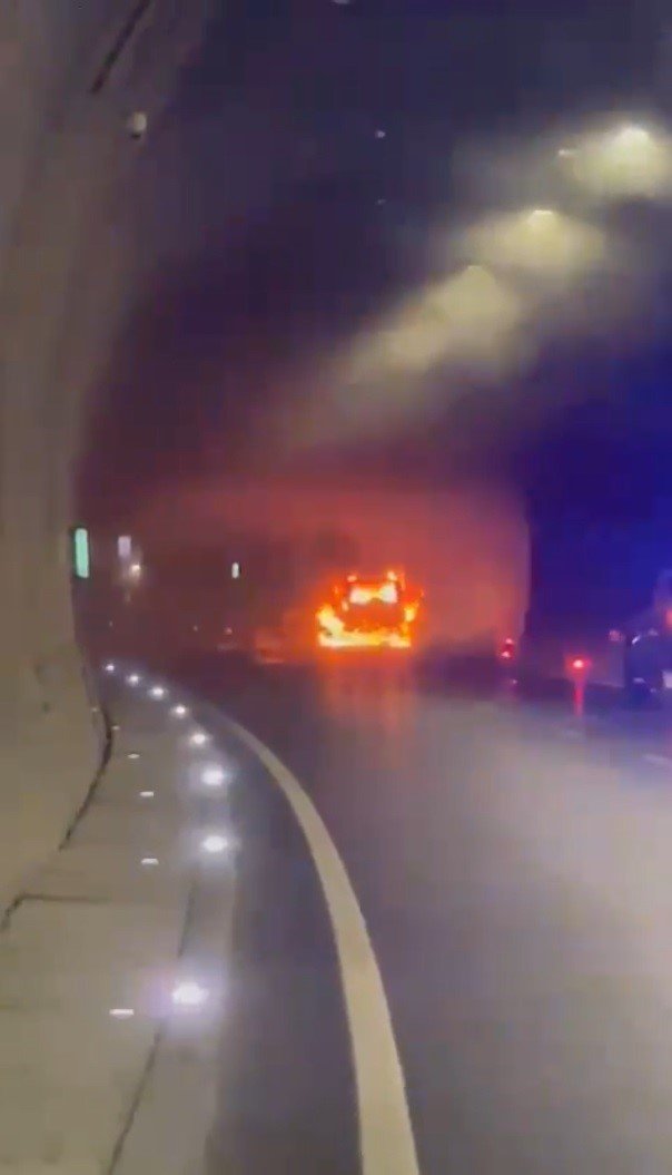 Assos-Troya tünellerinde araç yangını