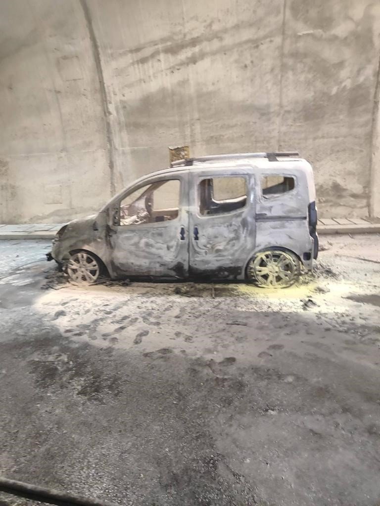 Assos-Troya tünellerinde araç yangını