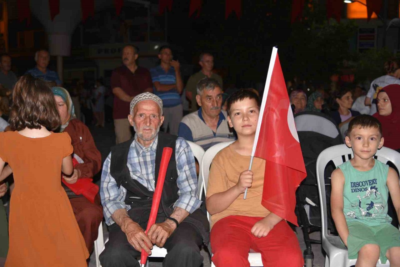 Sındırgı 15 Temmuz kortejinde buluştu