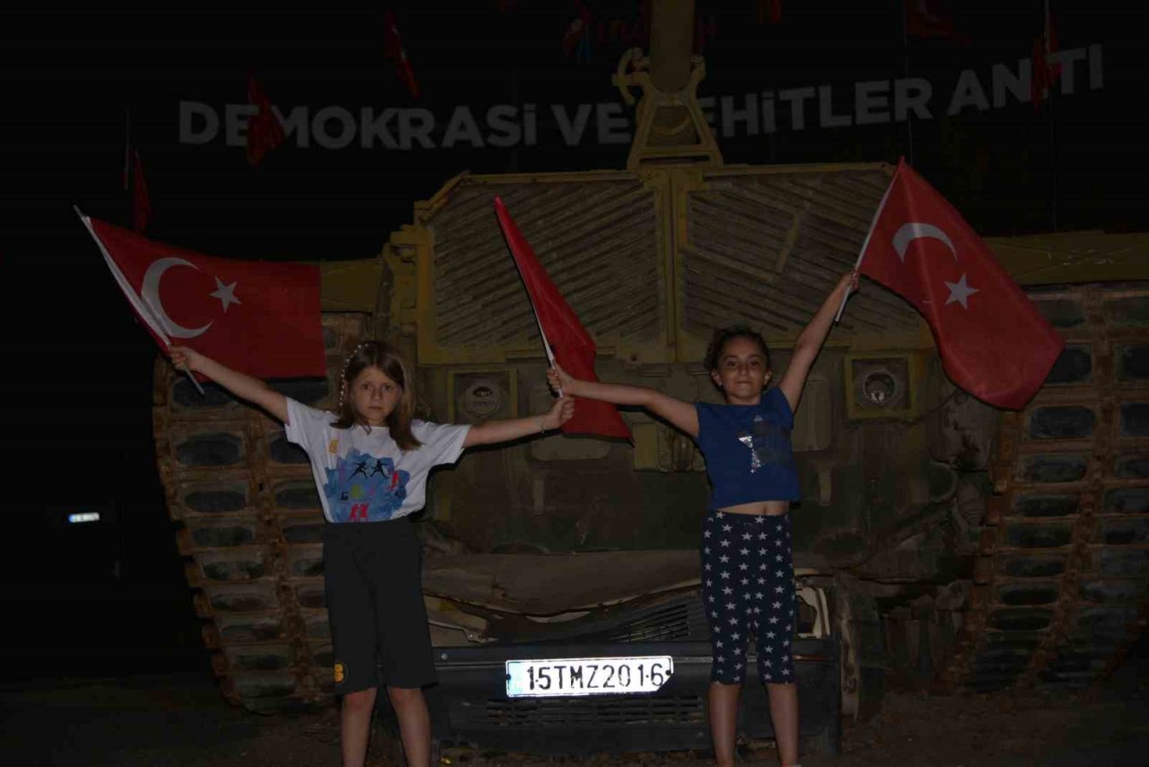 Sındırgı 15 Temmuz kortejinde buluştu