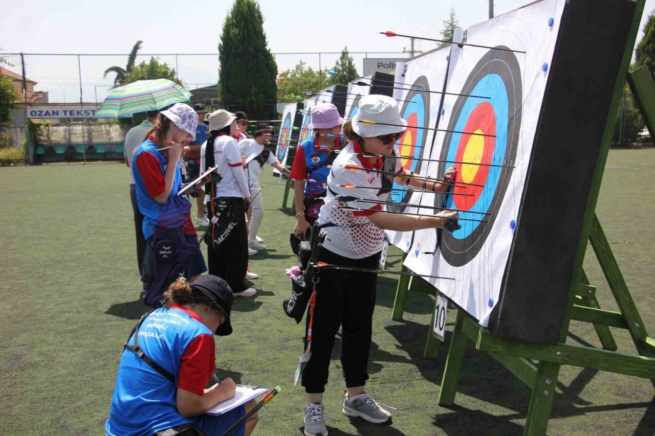 Denizli’de, 15 Temmuz anısına okçuluk şampiyonası düzenlendi