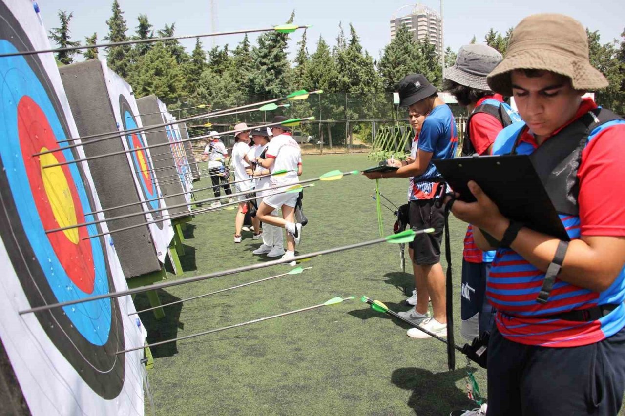 Denizli’de, 15 Temmuz anısına okçuluk şampiyonası düzenlendi