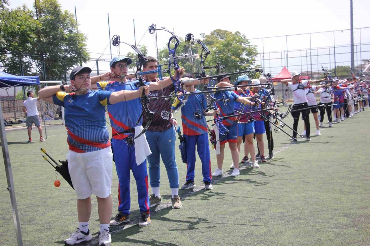 Denizli’de, 15 Temmuz anısına okçuluk şampiyonası düzenlendi