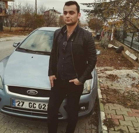 Arkadaşlarıyla yaşadığı evde öldü