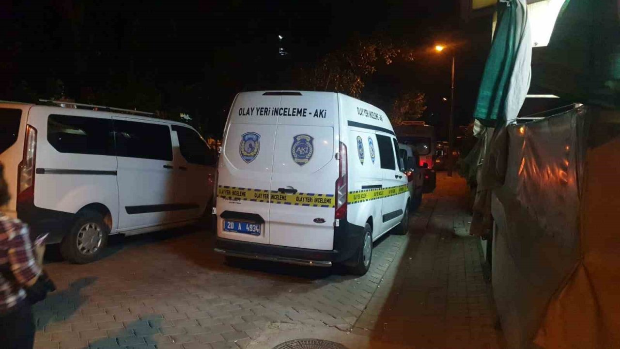 Arkadaşlarıyla yaşadığı evde öldü