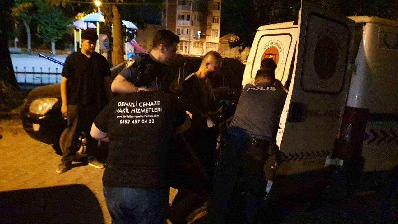 Arkadaşlarıyla yaşadığı evde öldü