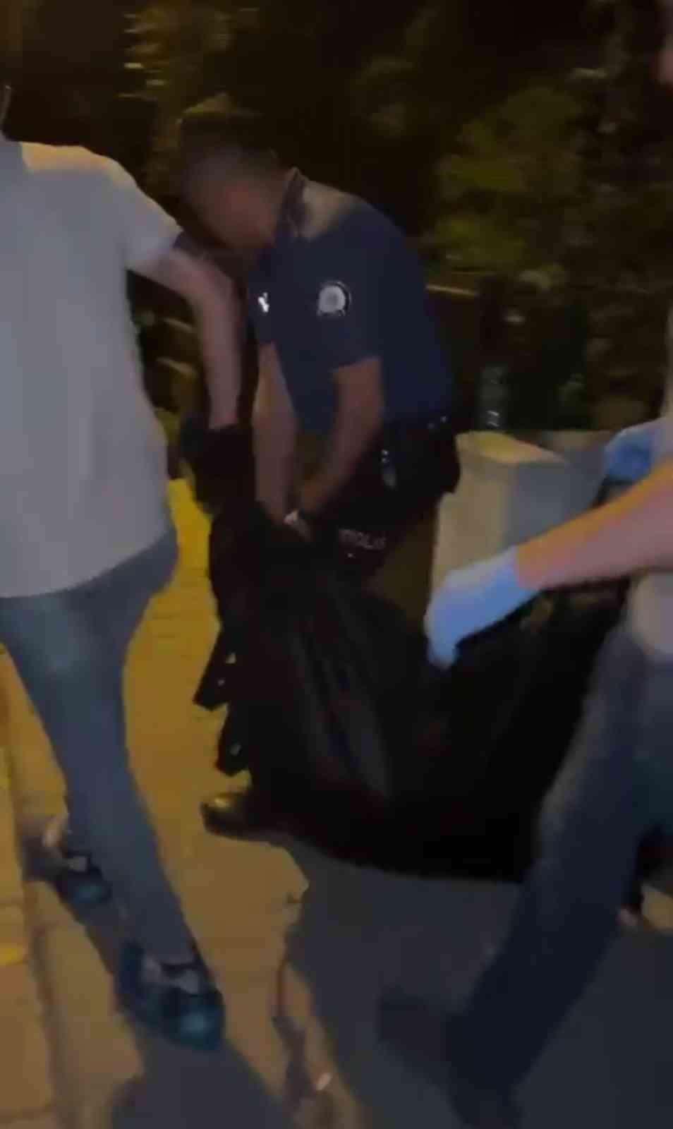 Arkadaşlarıyla yaşadığı evde öldü