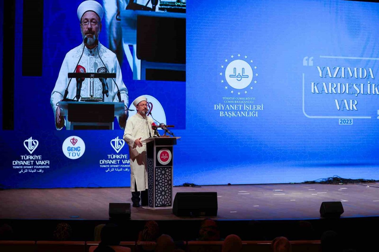 Diyanet İşleri Başkanı Erbaş: “Bizim geleceğe yönelik yatırımımız istikbalimizi ahlaklı gençlere emanet etmemizdir”
