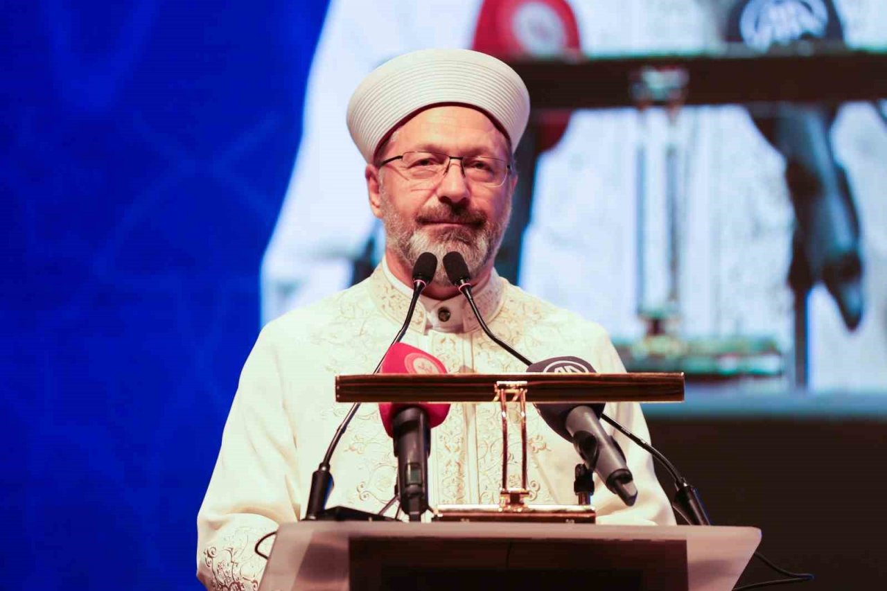 Diyanet İşleri Başkanı Erbaş: “Bizim geleceğe yönelik yatırımımız istikbalimizi ahlaklı gençlere emanet etmemizdir”