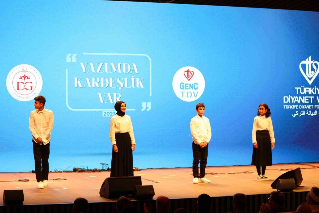 Diyanet İşleri Başkanı Erbaş: “Bizim geleceğe yönelik yatırımımız istikbalimizi ahlaklı gençlere emanet etmemizdir”