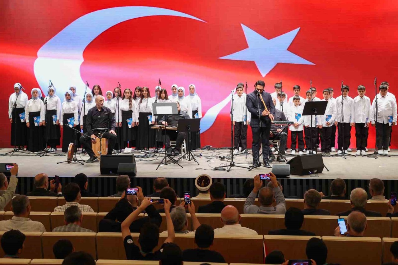 Diyanet İşleri Başkanı Erbaş: “Bizim geleceğe yönelik yatırımımız istikbalimizi ahlaklı gençlere emanet etmemizdir”