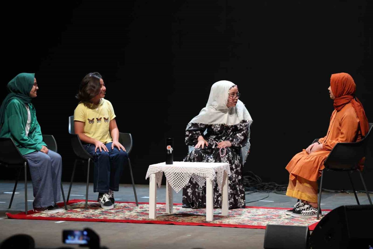 Diyanet İşleri Başkanı Erbaş: “Bizim geleceğe yönelik yatırımımız istikbalimizi ahlaklı gençlere emanet etmemizdir”