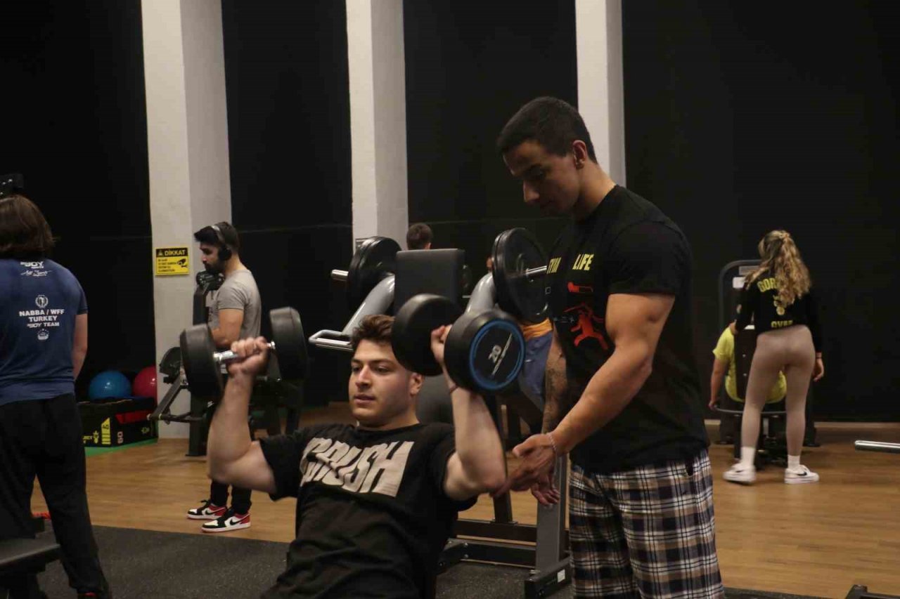 Vücut geliştirmede gençleri bekleyen korkunç tehlike: “14 yaşına kadar düşmüş durumda”