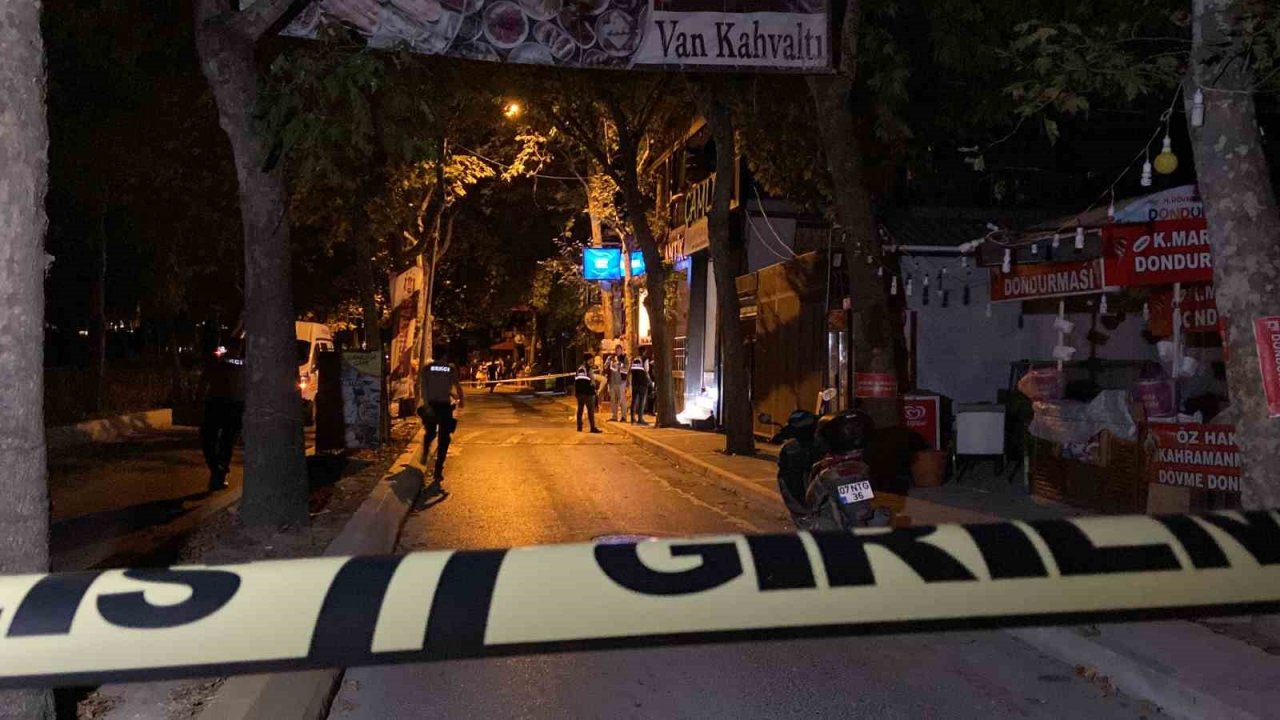 Genç şarkıcıya sahne çıkışı silahlı saldırı