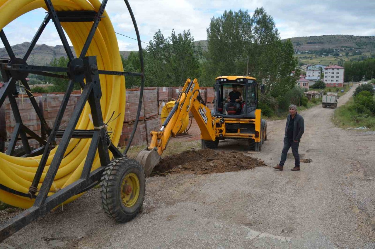 Alucra ilçesinde doğalgaz altyapı çalışması kurban kesilerek başladı