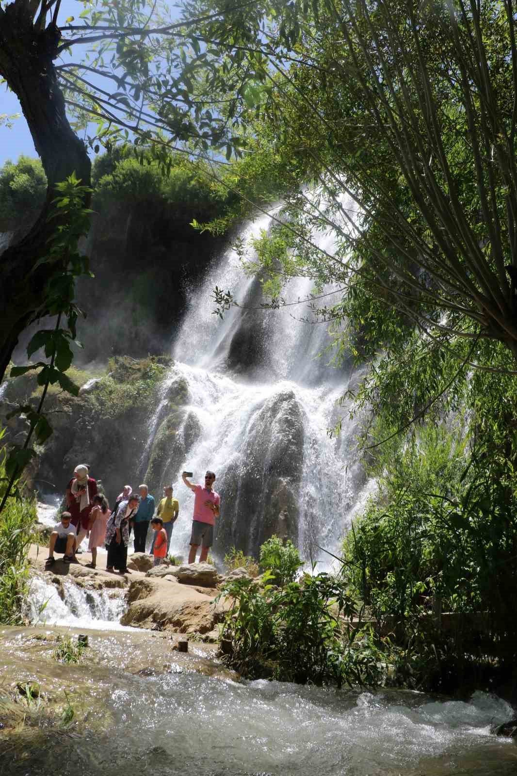 El Nino’dan kaçtılar, Girlevik Şelalesinde serinlediler