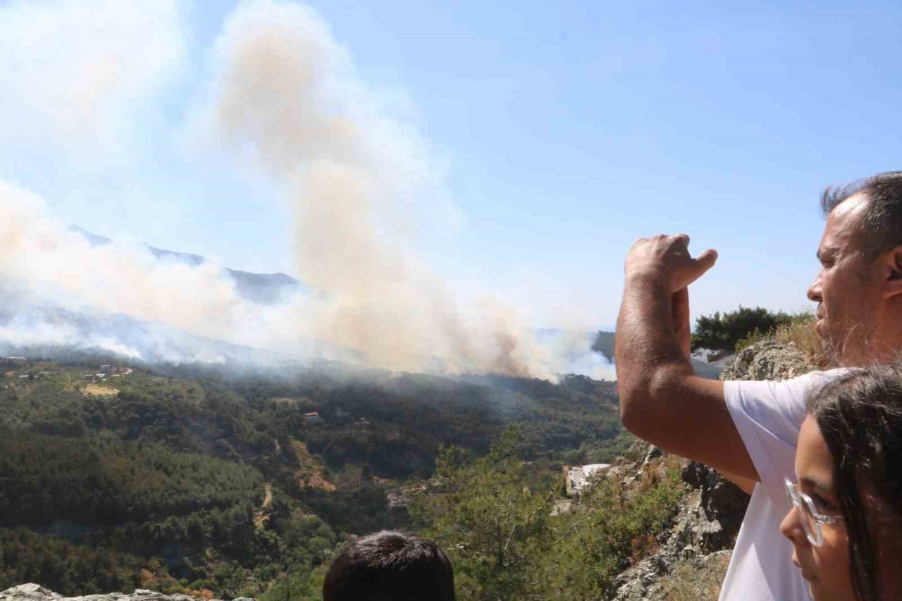 Hatay’daki orman yangınına müdahale sürüyor