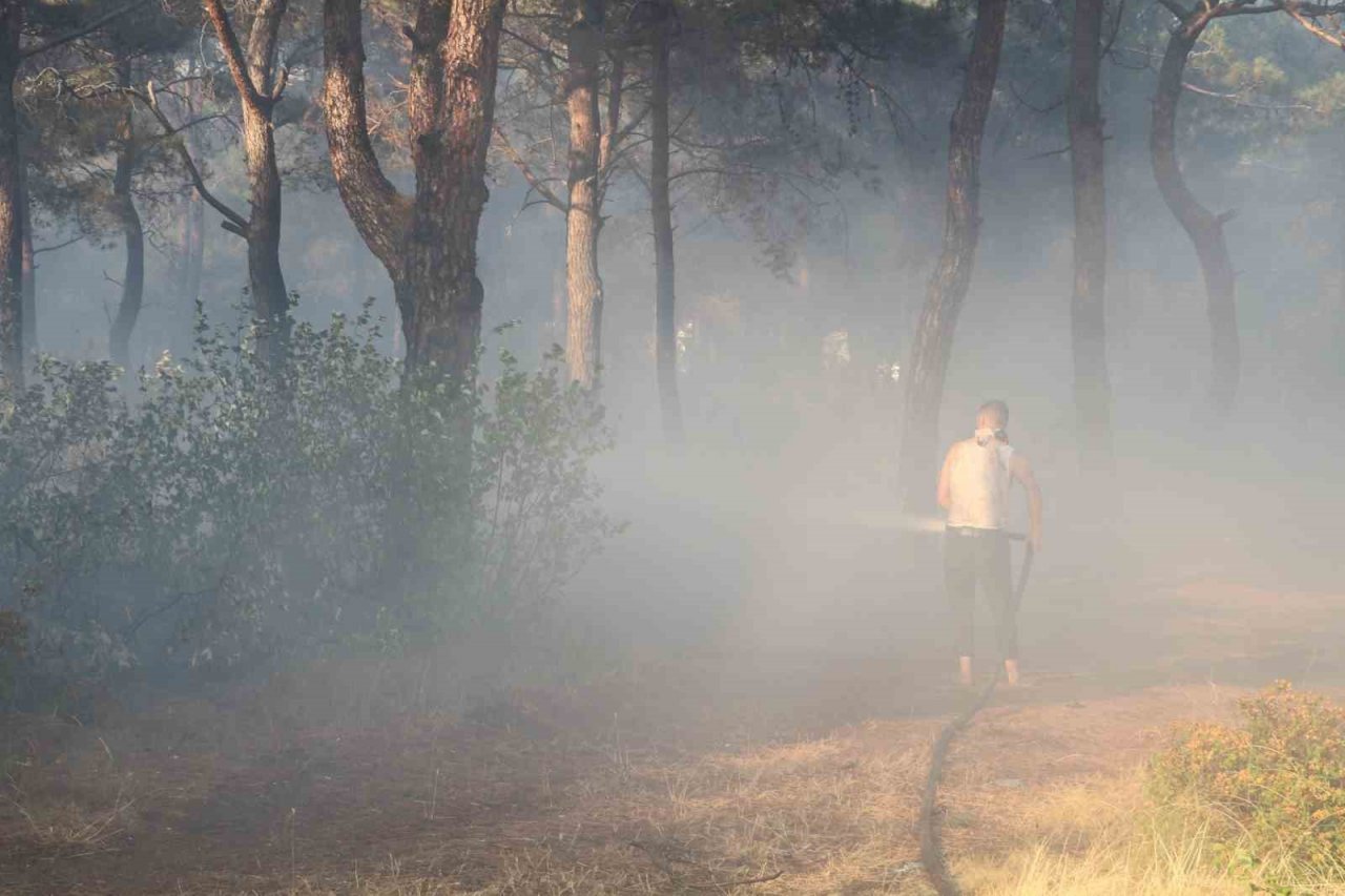 Yangına müdahaleden sıcak görüntüler: Su tankeri alevlerin içerisinde kaldı