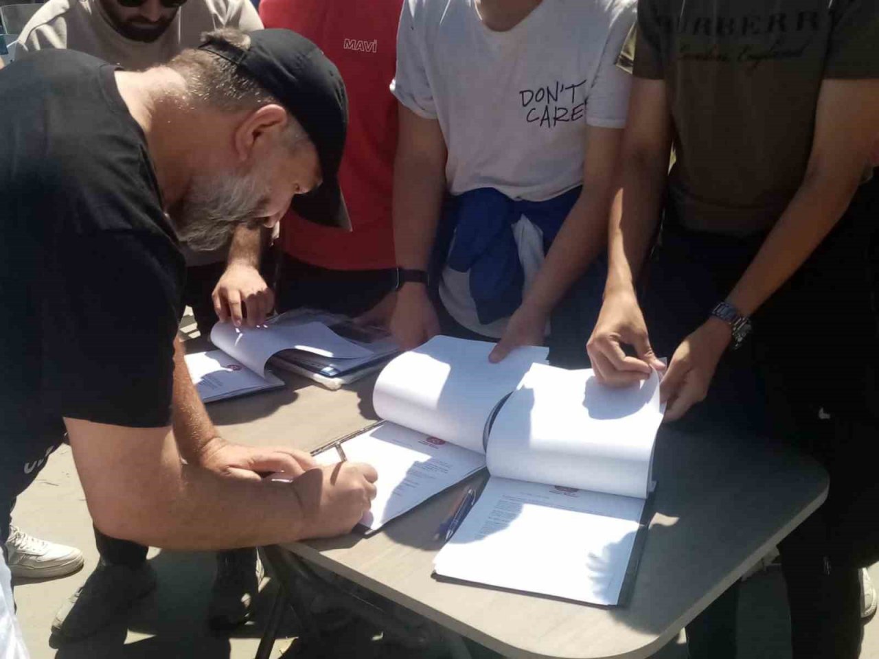 Feshane önünde İBB sergisine protesto