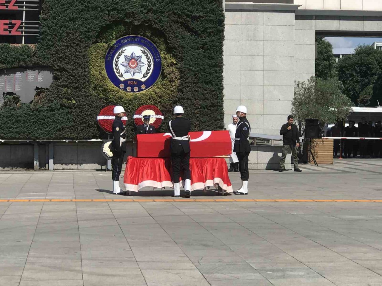 Şehit polis Alp Efe Bekit için İstanbul Emniyet Müdürlüğü’nde tören düzenlendi