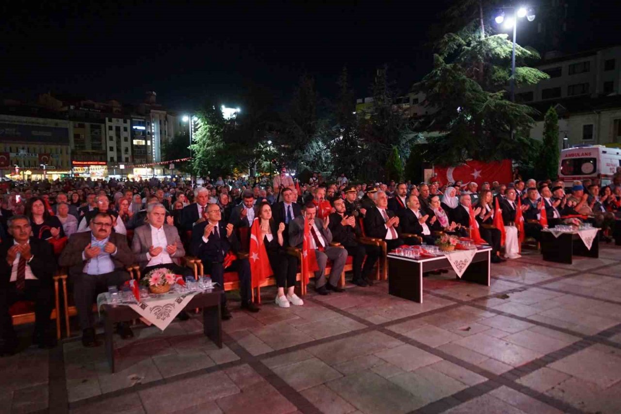 Hain darbe girişiminin 7’nci yılında yüzlerce vatandaş Kastamonu’da tek yürek oldu