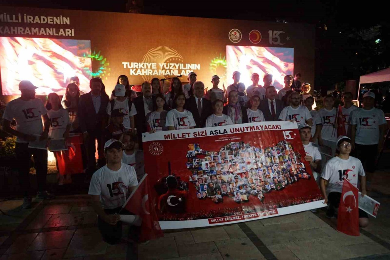 Hain darbe girişiminin 7’nci yılında yüzlerce vatandaş Kastamonu’da tek yürek oldu